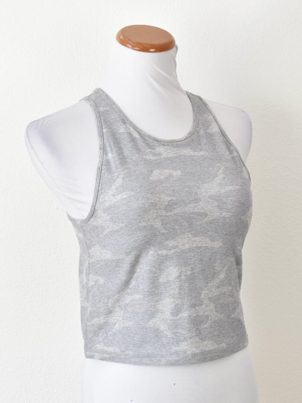 Vuori Elevation Plyo Tank Camouflage Crop Top - L - Picture 2 of 9